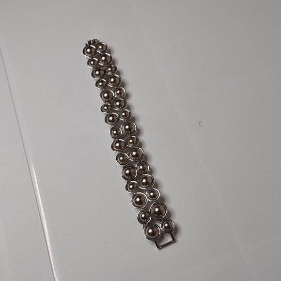 Silver Tone Heavy Metal Circle Bracelet - Picture 2 of 13